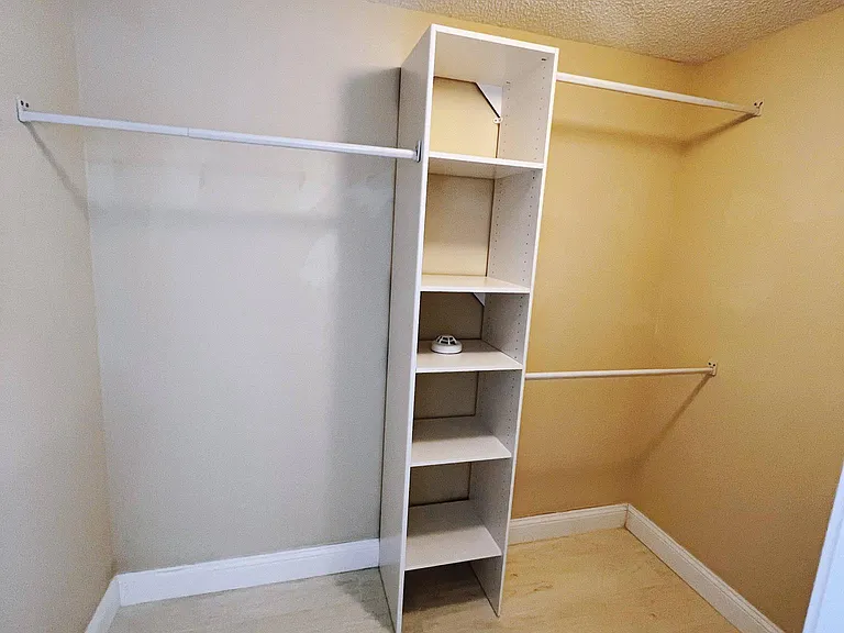 2344 Millford Ln W — Photo 11
