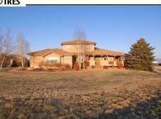 7589 Crestview Dr, Longmont, CO 80504