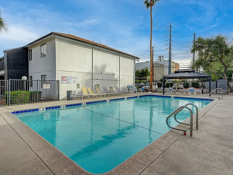 3940 Algonquin Dr-39