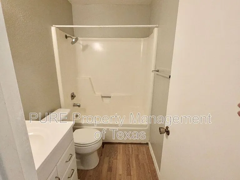 8508 Romney Rd — Photo 16
