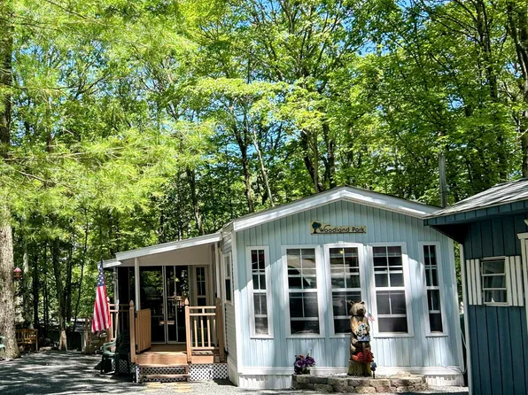 111 Black Cherry Dr, Milford, PA 18337