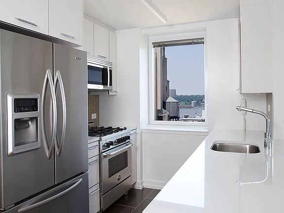 2nd image of 250 W 93rd St APT 18A