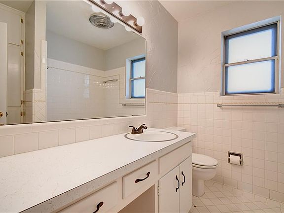 4th image of 7809 Davenport Ave