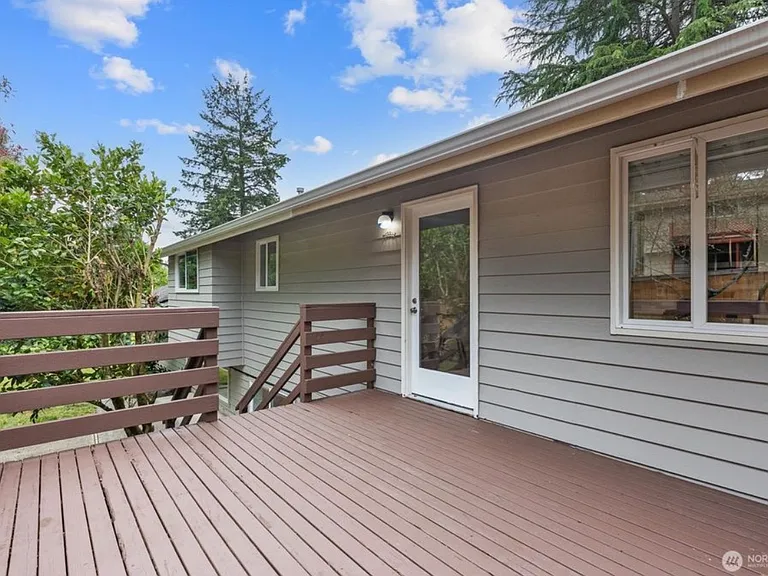 612 153rd Ave NE — Photo 31
