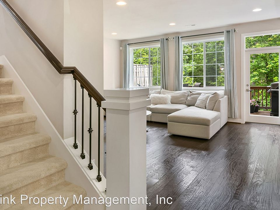 1st image of 1039 Pine Crest Cir NE