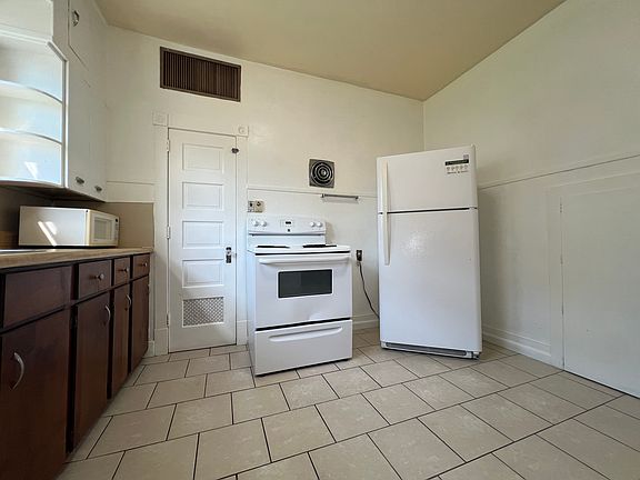 3rd image of 2042 Hanover Ave #2