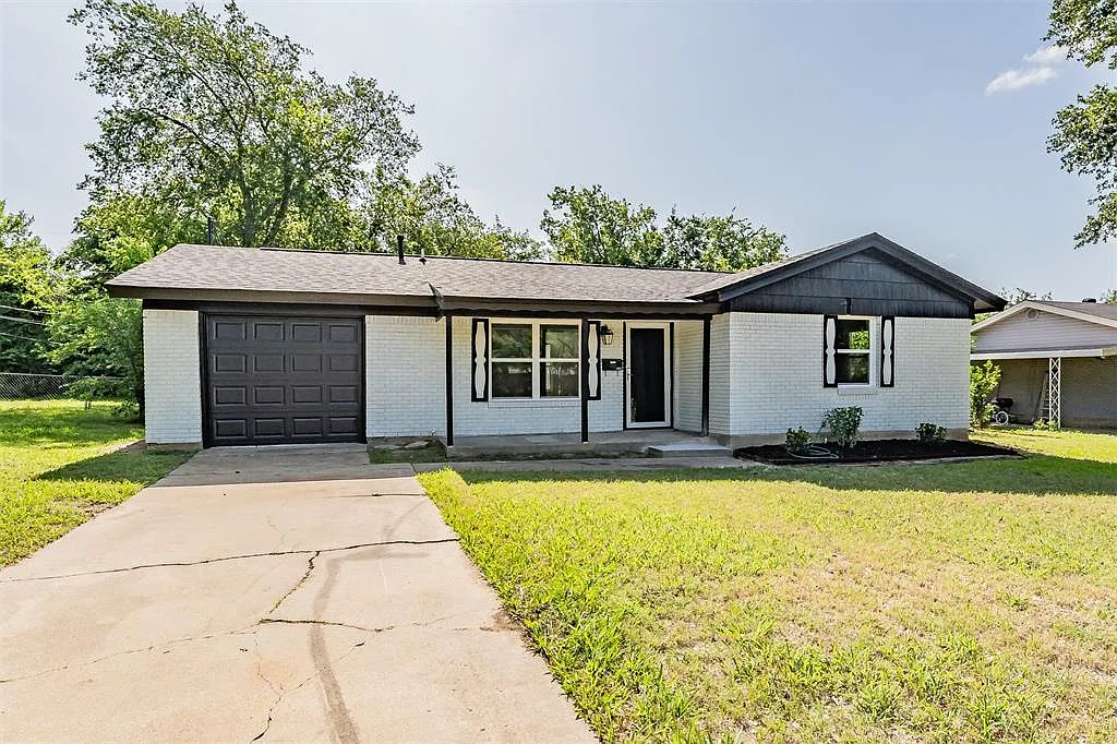 3 bed, 2.0 bath, 1410 sqft, $2,200 — Photo 2
