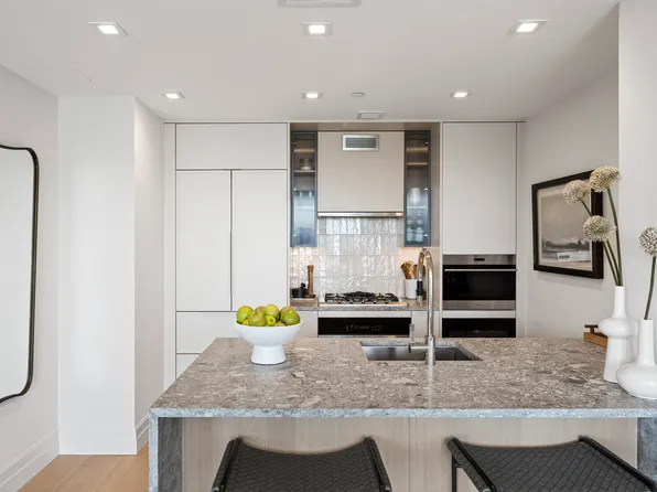 222 East Broadway 7A image 2 of 3
