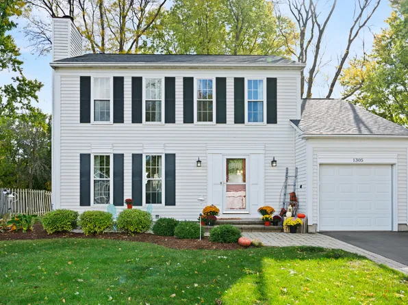 1305 Tanglewood Dr, Algonquin, IL 60102