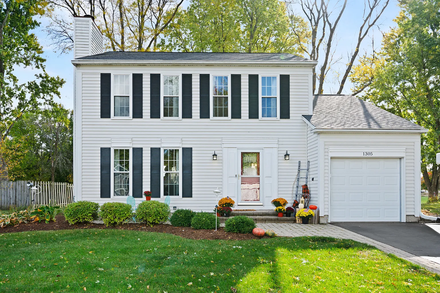 1305 Tanglewood Dr photo 1