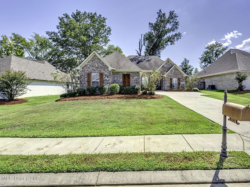 1st image of 162 Sweetbriar Cir