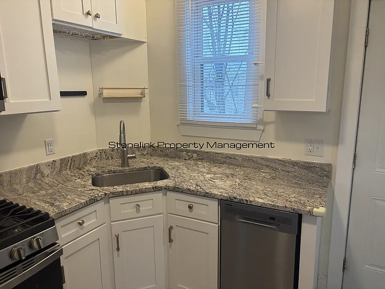 124 Leo Ave — Photo 6