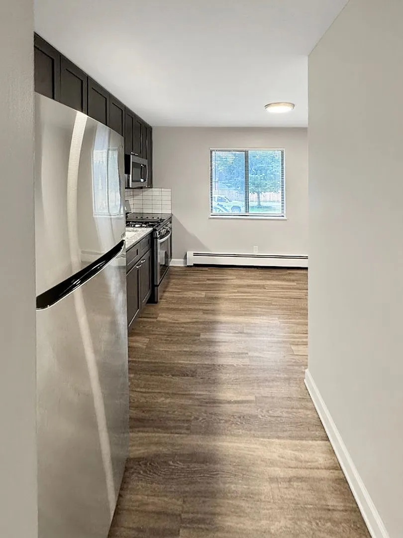 1720 Porter St SW — Photo 2