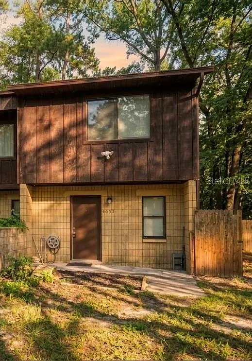 2 bed, 2.5 bath, 1120 sqft, $1,600 — Photo 1