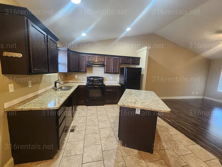 5645 N Lycee Ct — Photo 4