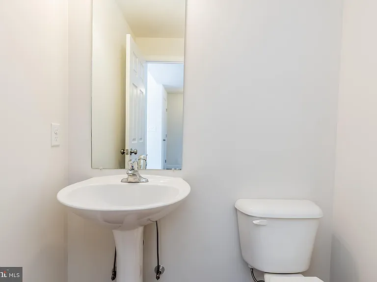 1338 Saxton Way — Photo 9