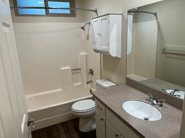 Ceres Plaza Apartments — Photo 20