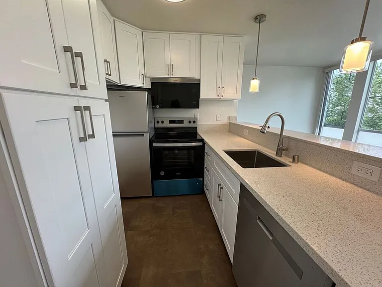 2828 College Ave — Photo 8