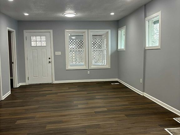 4th image of 4930 Park Ave
