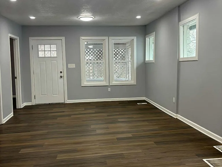 4930 Park Ave — Photo 4