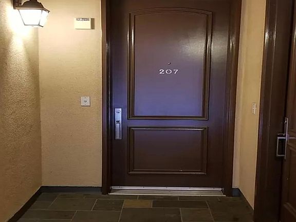 3rd image of 837 N Hudson Ave Unit 207