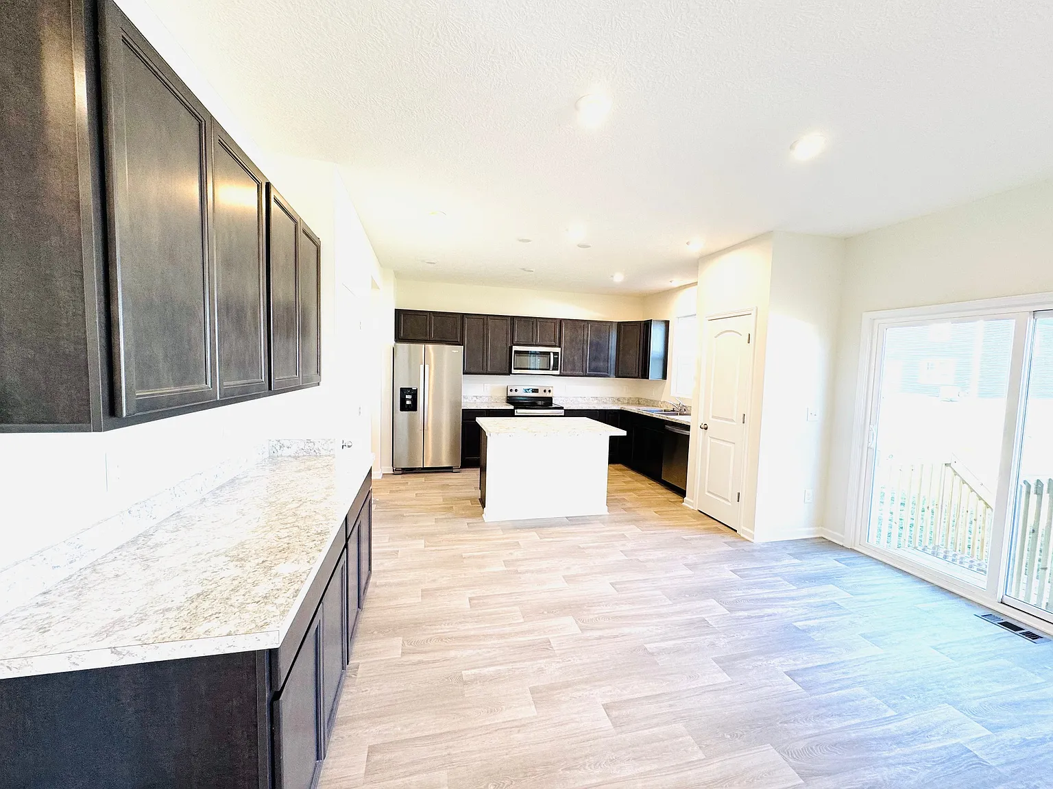 4 bed, 2.5 bath, 2464 sqft, $2,999 — Photo 4