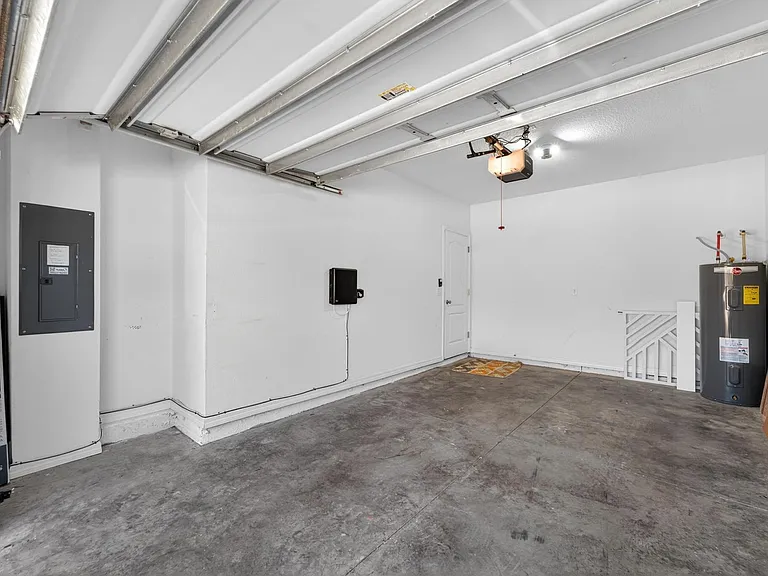 3842 Hampstead Ln — Photo 49