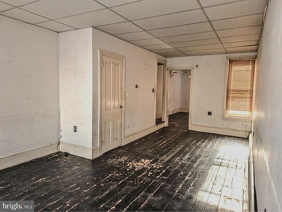 5th image of 1262 Buttonwood St