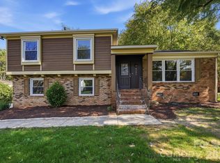 6131 Coach Hill Ln, Charlotte, NC 28212