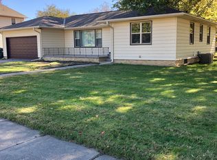 869 W 9th St, Wahoo, NE 68066