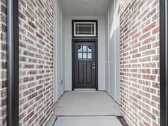 4th image of 3747 Crawford St