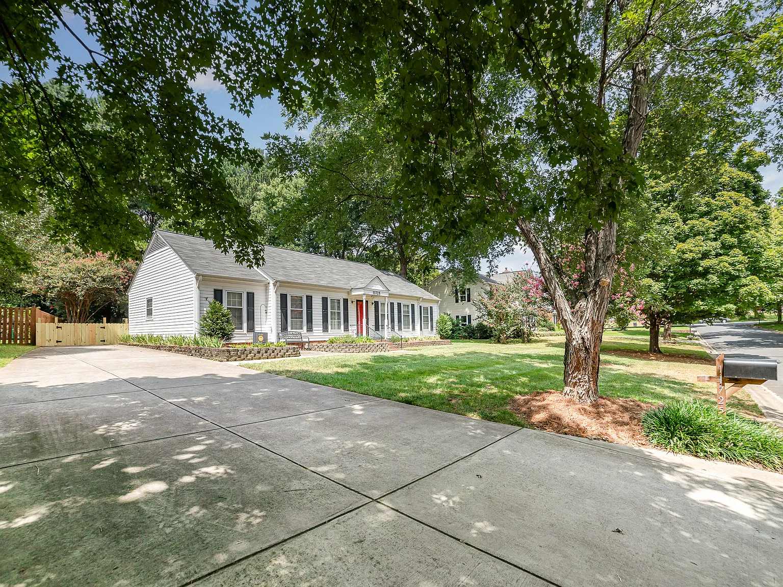 3 bed, 1613 sqft, $2,300 — Photo 2