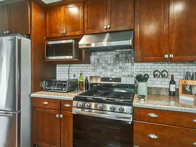 508 Village Rd — Photo 10