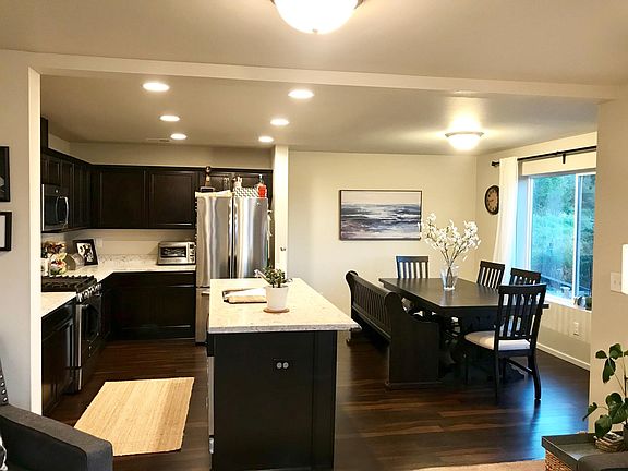 Kitchen and dining area.