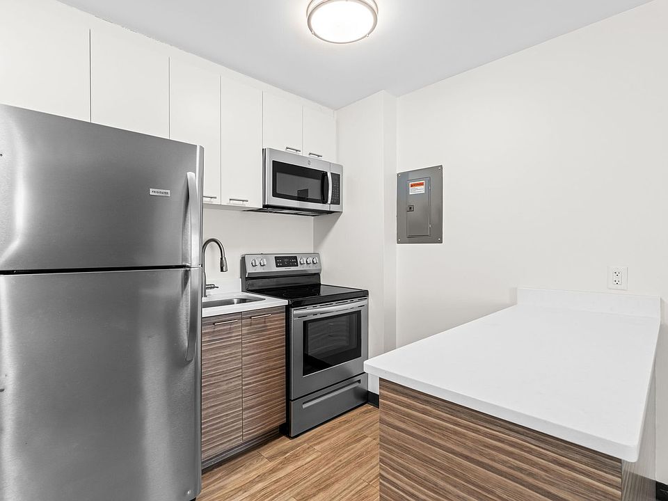 1st image of 5104 Hollyridge Dr #107