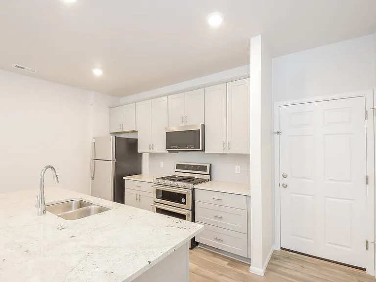 13971 Vispo Way — Photo 8