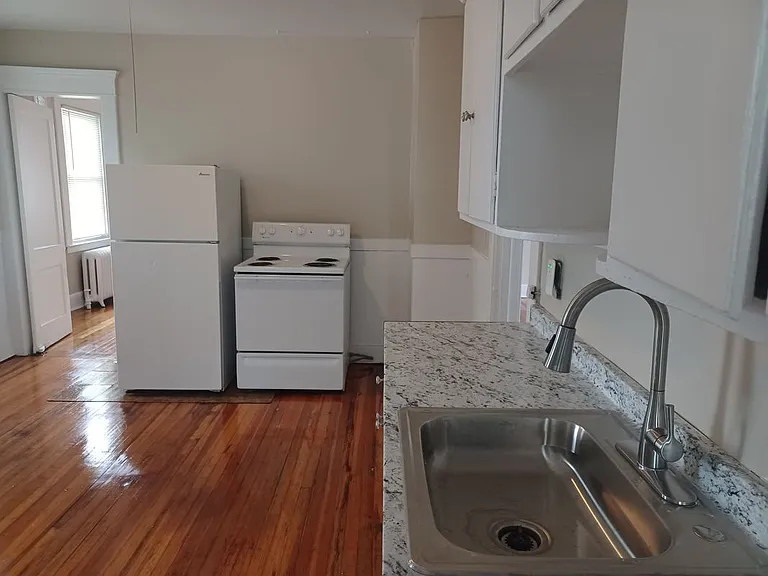 37 Fairfield St #2 — Photo 2