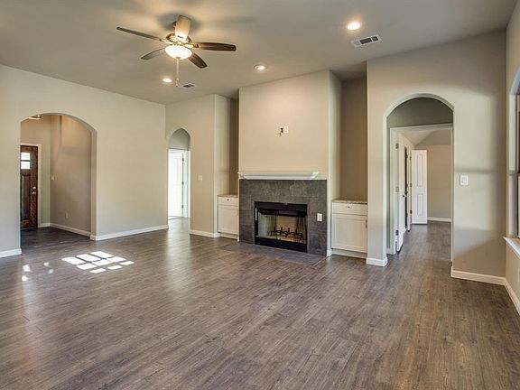 5th image of 626 Lunar Cir