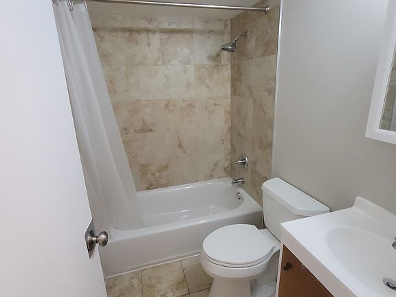 5th image of 10512 Lyman Ave #2S