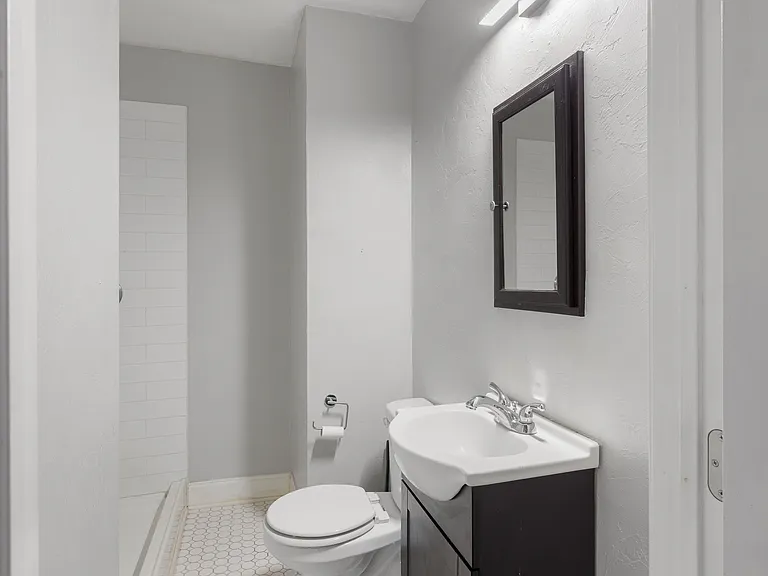 426 NW 25th St #4 — Photo 9