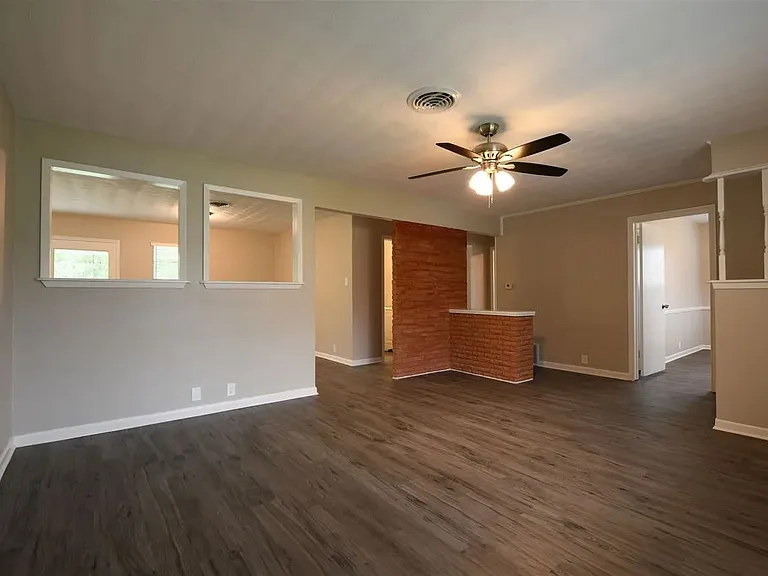 1607 Anthony St — Photo 17