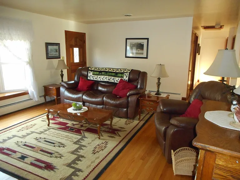 10433 Crockett Rd — Photo 4