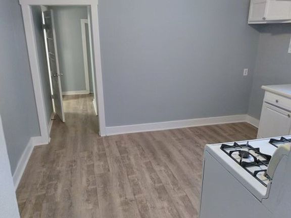 4th image of 553 S 2nd St