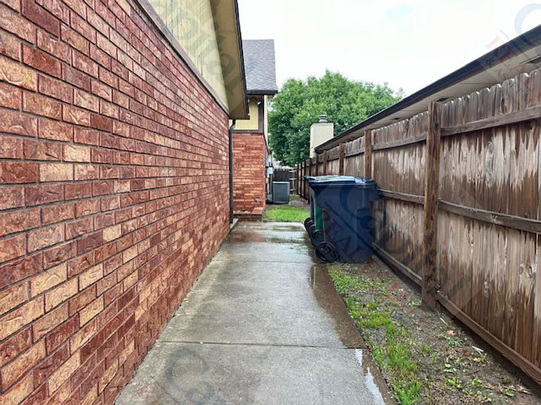 6717 W Britton Rd — Photo 2