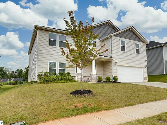 3rd image of 208 Roderick Ln