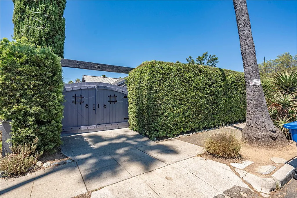 3 bed, 1710 sqft, $9,000 — Photo 2