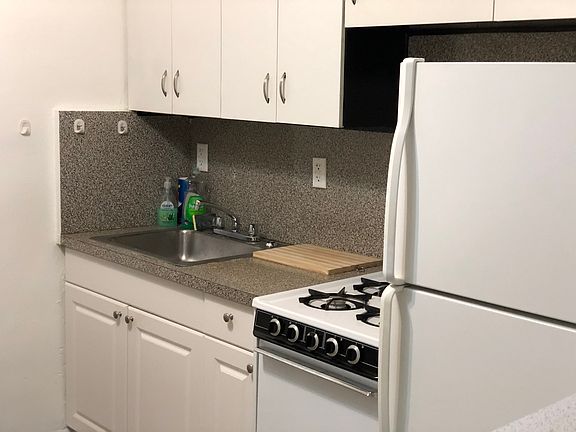 3rd image of 2060 E 19th St APT 1H
