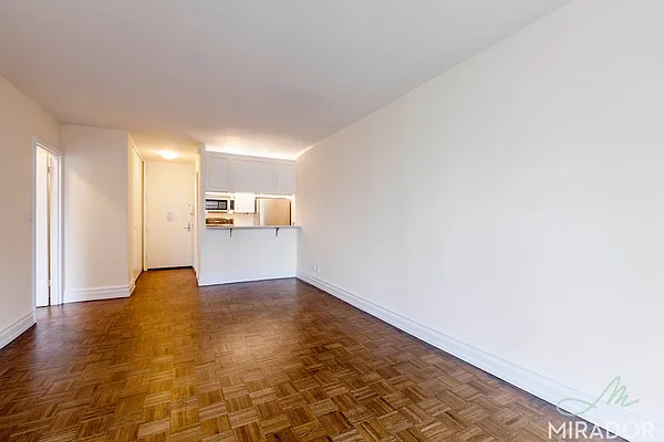 Rented by Mirador Real Estate | media 22