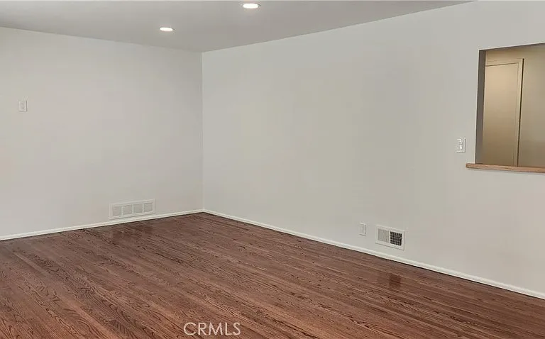 460 Winthrop Rd — Photo 4