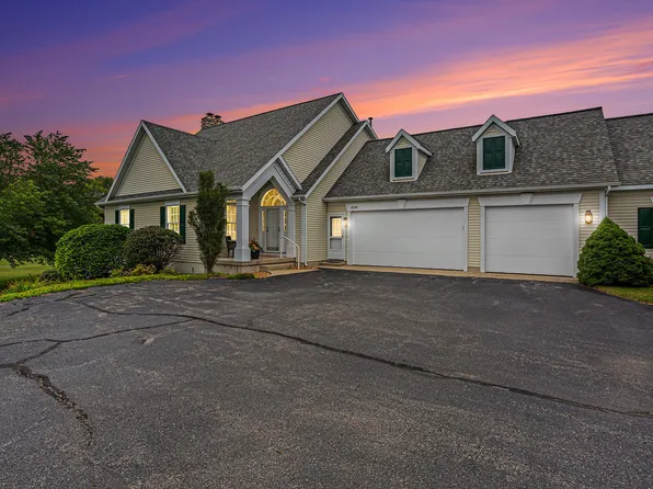 8096 Weatherwax Dr, Jenison, MI 49428